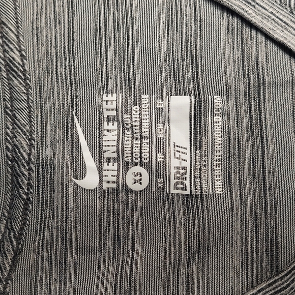 The Nike Tee Size XS - Picture 3 of 6